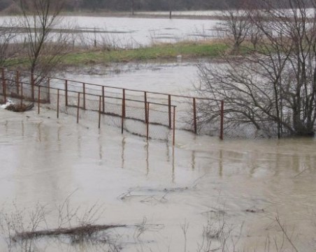 Река Велека преля, затвориха пътя Ахтопол-Синеморец