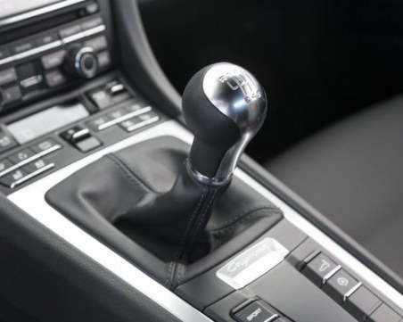 Шофьорските грешки, които съсипват скоростните кутии