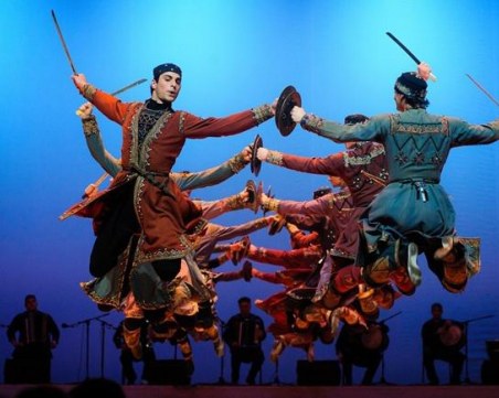 70 танцьори сменят 600 костюми за шоуто на “Сухишвили“ в Пловдив