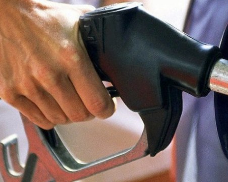 Експерт: По-ниски цени на горивата за Нова година