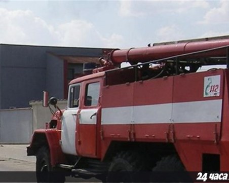 Електрическо табло пламна в блок, евакуираха хората от сградата