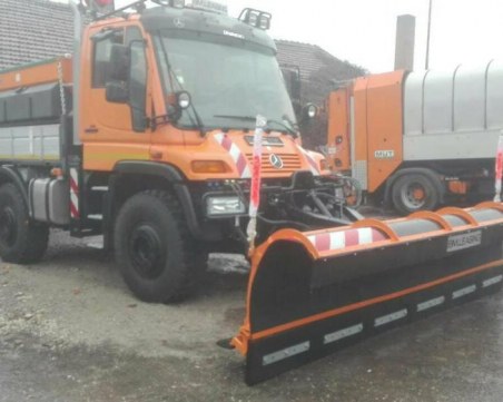 Камион тръгна сам по наклон, прегази шофьора