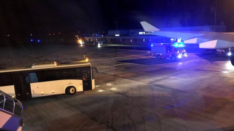 Меркел пристига на Г20 със закъснение... Самолетът й аварира