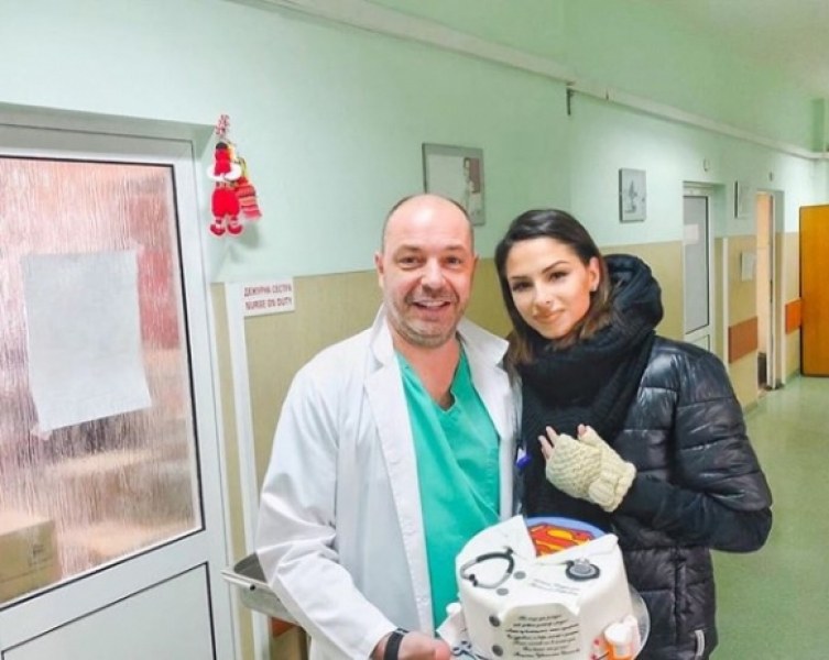 Цвети Стоянова зарадва спасителя си с торта за ЧРД
