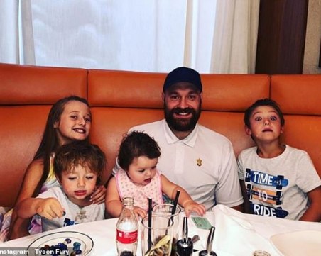 Ето ги: Тайсън Фюри и Дионтей Уайлдър извън ринга СНИМКИ