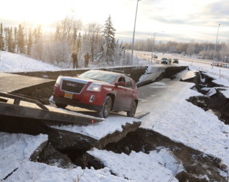 Извънредно положение в Аляска след труса от 7 по Рихтер СНИМКИ