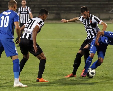 Локо Пловдив измъкна точка от закъсалия тим на Верея ВИДЕО