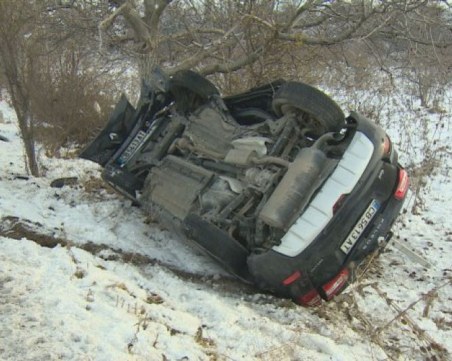 Мъж загина в катастрофа между ТИР и лек автомобил край София СНИМКИ