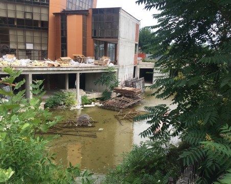 Община поряза Гербера, не му даде строително разрешение за “блатото“ в Тракия