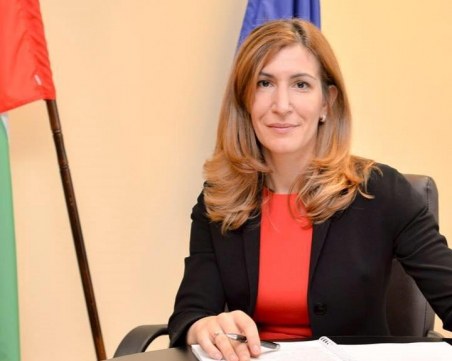 Ползваме електронните услуги на Министерство на туризма и през смартфона