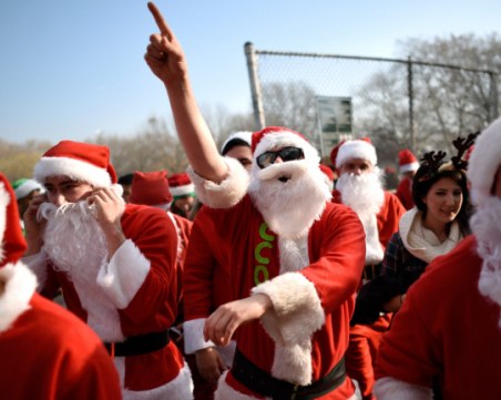 20 000 Дядо Коледовци се събраха за благотворителна акция