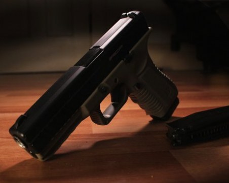 Длъжник заплаши с пистолет служители на ВиК