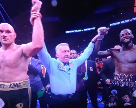 Невероятно! Фюри и Уайлдър не се победиха в мач с много обрати ВИДЕО