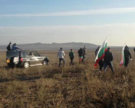 Протестиращи атакуваха магистрала “Тракия“ през нивите