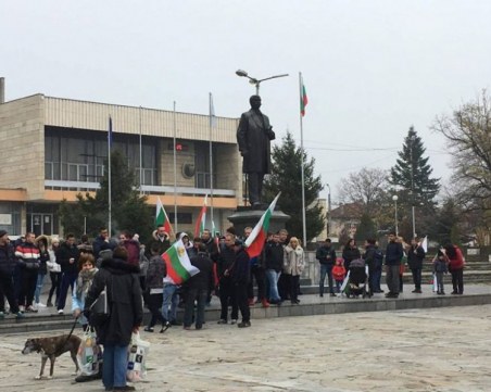 Сопот и Карлово се вдигат на протест днес