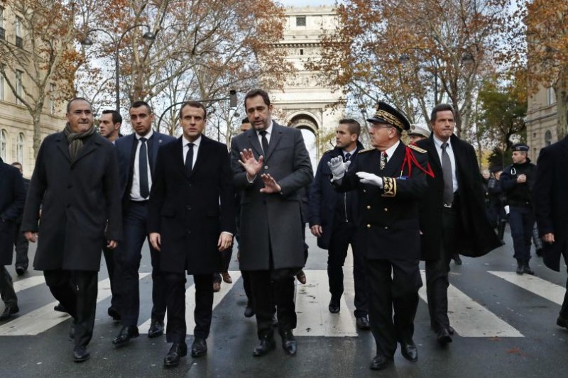 Макрон се съвеща с министри, няма да има извънредно положение във Франция