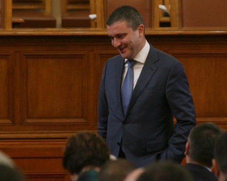 Горанов приел луксозното жилище на кръстника си заради земетресение