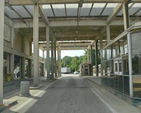 Грузинци се опитаха да подкупят български митничари, номерът не мина