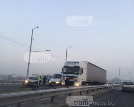 Катастрофа блокира надлез “Родопи“, образува се зверска тапа СНИМКИ