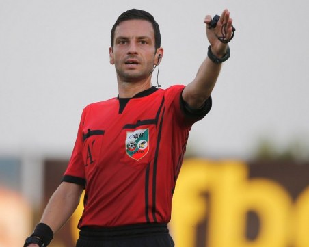 Пловдивски рефер свири дербито Локо - Ботев