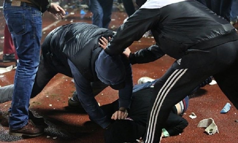 Масов бой в столицата заради момиче! Седем души са пострадали