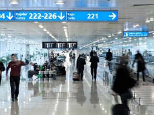 Турчин живее от 27 години на... летище