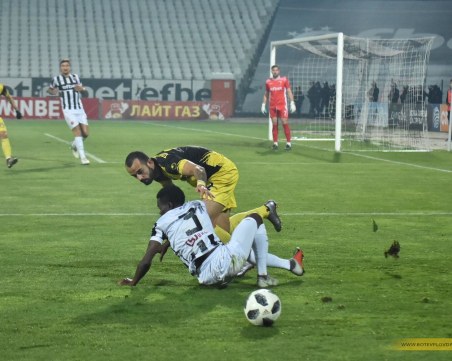 Ботев поведе с 2:0 на Локо след шедьовър на Неделев ВИДЕО
