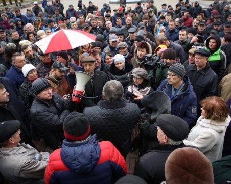 Източноевропейска страна обяви 500 000 свои граждани за “паразити“