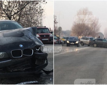 Катастрофа блокира Околовръстното на Пловдив СНИМКИ