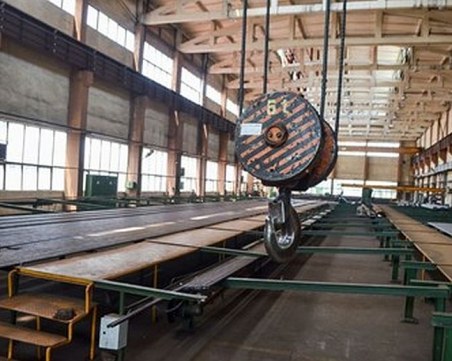 Токът пак рекордно скъп, заводи спират работа ОБЗОР