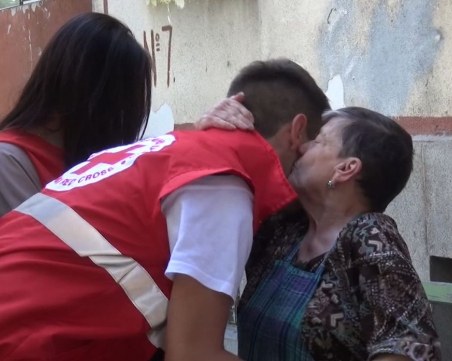 БЧК започва раздаването на хранителни продукти на нуждаещи се лица от Пловдив СНИМКА