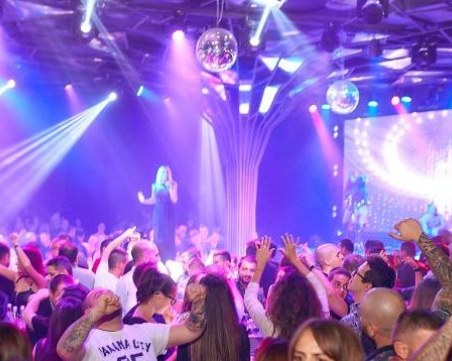 Ето кои звезди ще пеят в пловдивските заведения за 8 декември