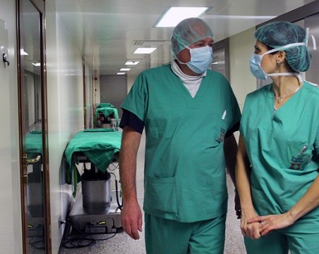 Светът се изуми! Жена с присадена матка от починал донор роди момиченце