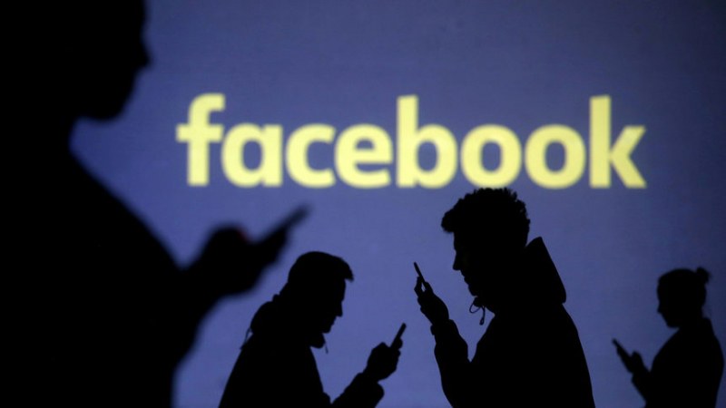 Facebook се срина, масово изхвърля потребители от профилите им