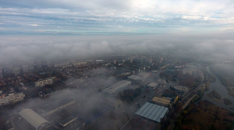 Вятър ще разнесе опасно мръсния въздух в Пловдив! Очаква се и дъжд