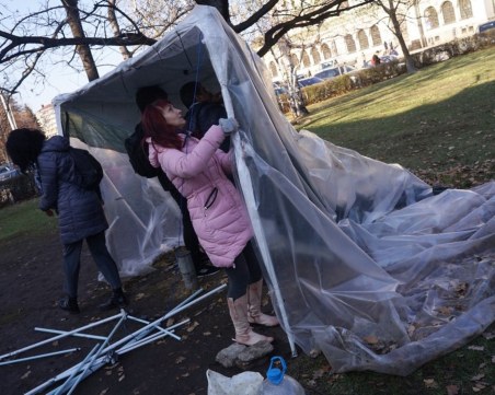 Майките премахнаха палатковия лагер