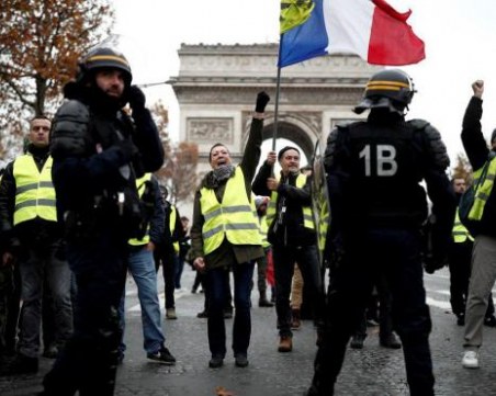 Затварят Айфеловата кула заради протестите