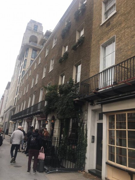 Лондон, Бейкър стрийт 221В! Шерлок Холмс продължава да получава писма на този адрес СНИМКИ