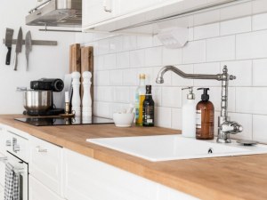 Практични идеи за кухни с малък плот СНИМКИ