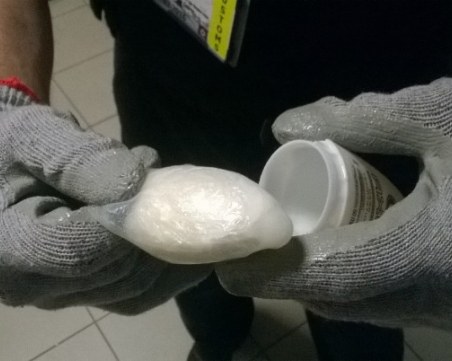 Конфискуваха 2 кила кокаин на летището в Скопие