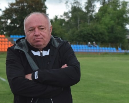 Локо освободи спортния си директор, но го остави на Лаута