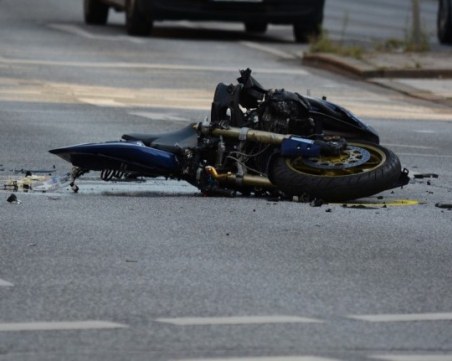 Моторист пострада при катастрофа край Пловдив, след болницата го арестуваха