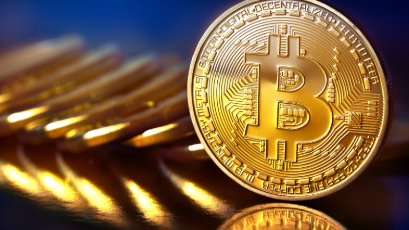 Bitcoin се срина и повлече криптовалутите към ново дъно