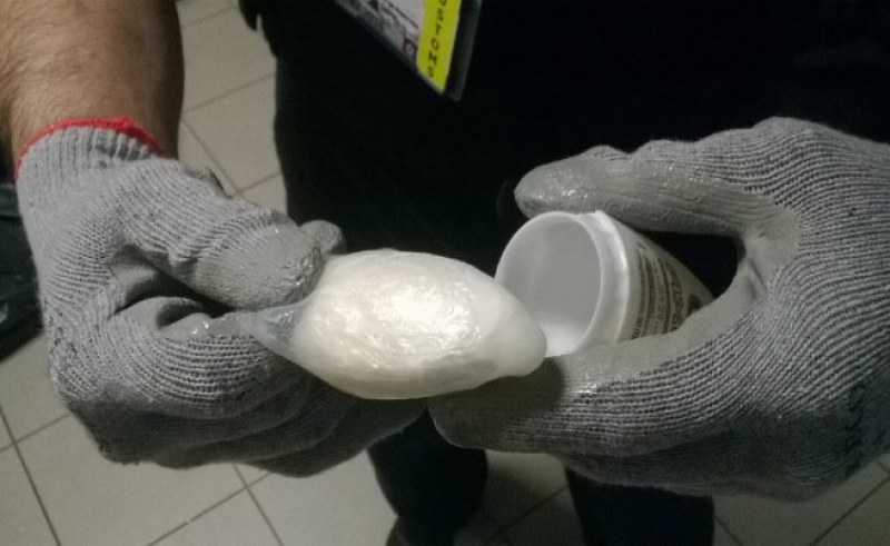 Конфискуваха 2 кила кокаин на летището в Скопие