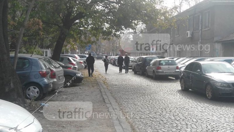 Пловдивчанин: Няма място за пешеходци в центъра, заради паркинг на държавни служители СНИМКИ