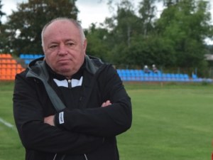 Локо освободи спортния си директор, но го остави на Лаута