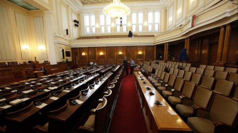 Ваканция! Депутатите почиват 18 дни по празниците
