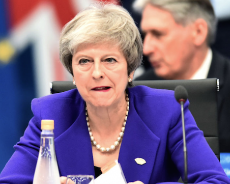 Британското правителство предупредило Мей да си приготви оставката?