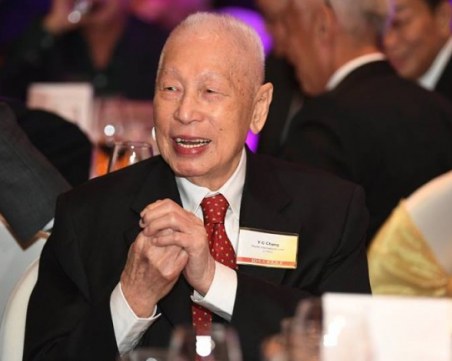 Най-възрастният милиардер в света ходи на работа всеки ден дори и на 100 години