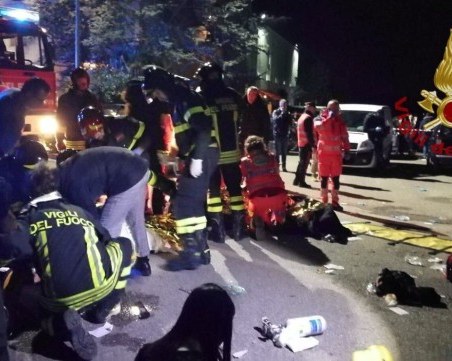 Шестима загинали и много ранени при блъсканица в нощен клуб в Италия